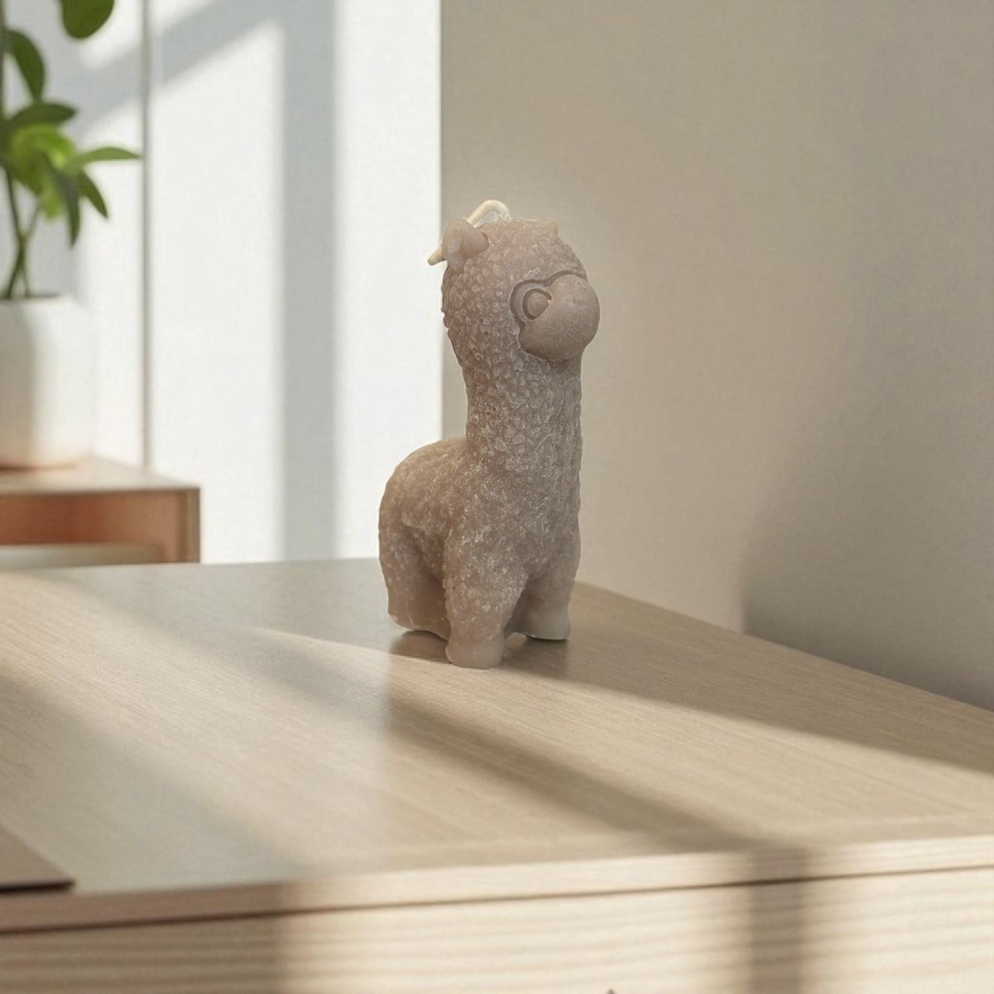 Single Llama Candle(Ash/White/Beige)